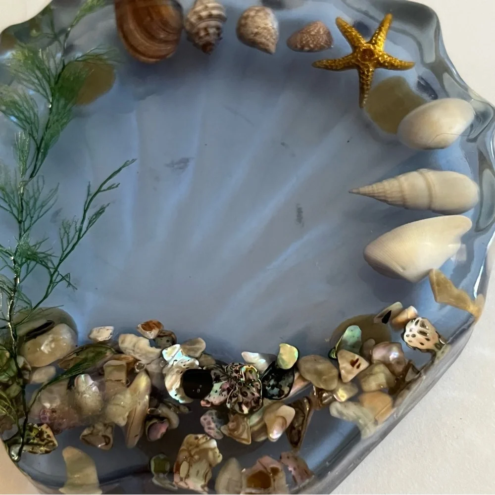 Vintage Lucite Soap Dish Scallop Shell